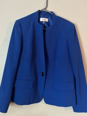 Le Suit Vibrant Blue Suit Collarless Single-Button Blazer with matching pants